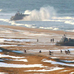 Nord Corea, esercitazioni di sbarco (EPA)