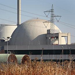 Azienda energetica fa causa al governo tedesco per la chiusura della centrale nucleare. Nella foto il reattore nucleare di Biblis (AFP Photo)