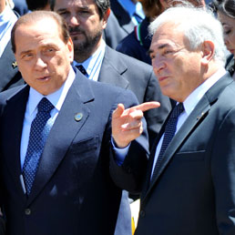 Silvio Berlusconi con Dominique Strauss-Kahn (Afp)