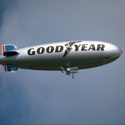 Olimpiadi con UFO Good-year-zeppelin2-258