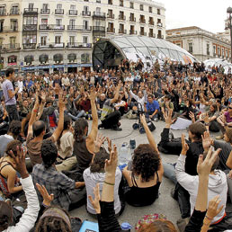 In Spagna irrompono sulla scena gli "indignados" di Movimento 15M