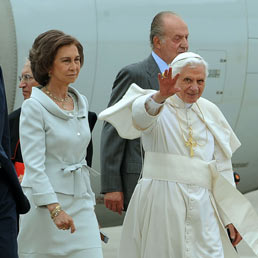 Il Papa in Spagna: l'Europa crei più lavoro, economia non sia solo mercantile
