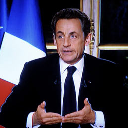 Sarkozy e la catastrofe sfiorata: «Dopo la Grecia sarebbe caduta l'Italia». Ma la Francia corre per evitare il declassamento