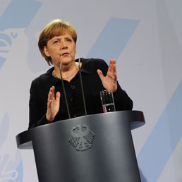 Monti da Merkel mercoledì. Al Figaro: l'Europa non deve più avere paura dell'Italia