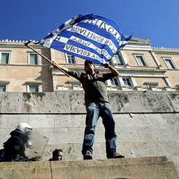 Grecia, adesioni a swap del debito all'85,8. Venizelos: mancano sette miliardi (Epa)