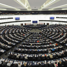 Quanto guadagnano gli eurodeputati? Anche l'878% in più del reddito medio Ue - La replica dal Parlamento Ue