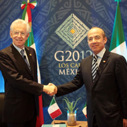 Mario Monti e Felipe Calderon (Afp)