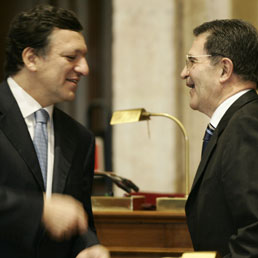 Jos Manuel Barroso e Romano Prodi (Ansa)