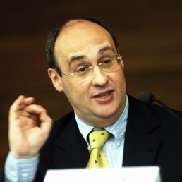 Antonio Vitorino, ex Commissario Ue agli Affari interni, oggi Presidente del think tank europeo Notre Europe (Fotogramma)