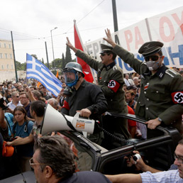Merkel ad Atene, scontri in piazza