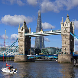 Nella foto il grattacielo Shard di Renzo Piano sullo sfondo delle torri del Tamigi (AFP Photo)