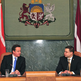 David Cameron e Valdis Dombrovskis (Afp)