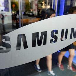 Samsung annuncia: a ottobre arriva lo smartphone a schermo curvo