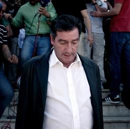 Atene mette in mobilit i dipendenti comunali e il sindaco viene picchiato