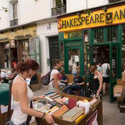 A Parigi le librerie storiche si coalizzano e aprono un sito per resistere ai colossi dell'e-commerce  