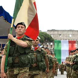 Un emendamento del Pd salva le feste laiche. Nella foto la parata militare della festa del 2 giugno (Emblema)