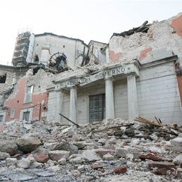 Terremoto a l'Aquila: rinviati a giudizio per omicidio colposo sette componenti della commissione Grandi rischi