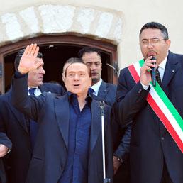 Berlusconi a Lampedusa: in 48-60 ore Lampedusa sarà abitata solo dai lampedusani