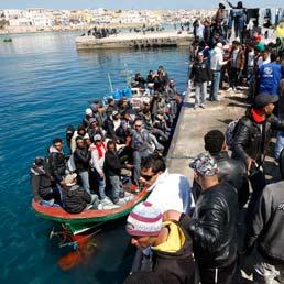 Maroni e Frattini a Tunisi per frenare gli sbarchi di clandestini a Lampedusa