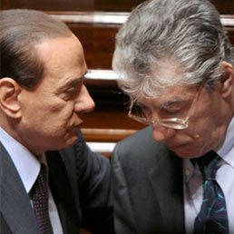 Berlusconi con Bossi (Olycom)