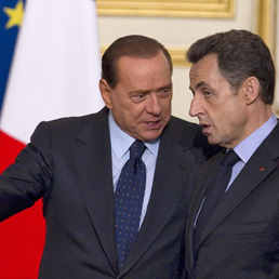 La Francia sui migranti: un problema che l'Italia li lasci passare. Marted Berlusconi riceve Sarkozy (Ansa)