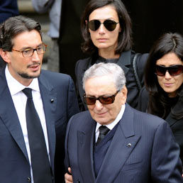 L'ultimo saluto a Pietro Ferrero dalla sua famiglia (Ansa)