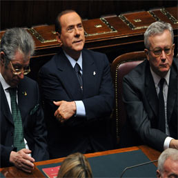 Berlusconi cerca la quadra con Tremonti e Bossi. Tregua armata tra i Responsabili