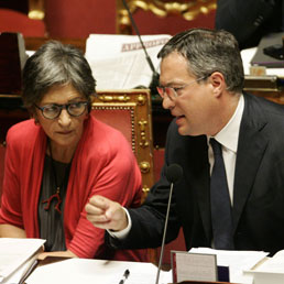 La Senatrice Anna Finocchiaro ed il Sottosegretario alla Pubblica amministrazione e Innovazione Andrea Augello durante la discussione dei disegni di legge sulla prevenzione e la repressione della corruzione e dell'illegalita' nella pubblica amministrazione (Ansa)