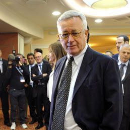 Tremonti: la riforma si legittima col taglio dei costi della politica. A Maroni: tenere i conti pubblici non è ragioneria
