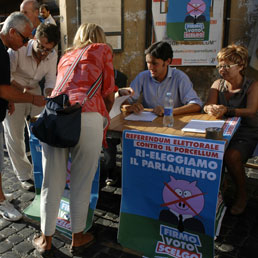 Referendum, Di Pietro annuncia: in Cassazione un milione di firme