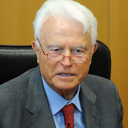 Il procuratore Capo di Torino Giancarlo Caselli (Ansa)