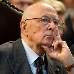Napolitano: valuterò dopo sviluppi in Parlamento. Fini: governo ha partorito topolino