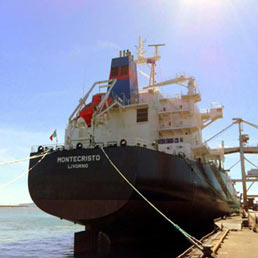 Blitz per liberare la nave italiana in mano ai pirati somali