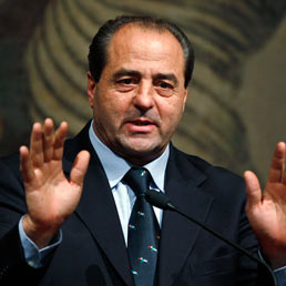 Di Pietro (Idv): raccolta di firme per chiedere un referendum che elimini i rimborsi elettorali