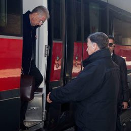 L'arrivo del Presidente del Consiglio Mario Monti alla Stazione Termini di Roma oggi 28 novembre 2011. (ANSA/MASSIMO PERCOSSI)