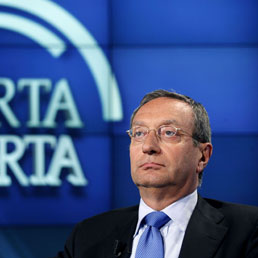 Il sottosegretario alla Presidenza del Consiglio, Antonio Catricalą, a Porta a porta (Ansa)