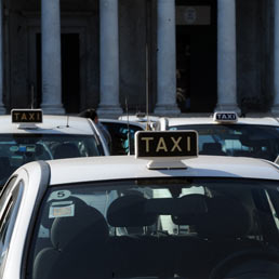 Blocco dei taxi alla stazione Termini