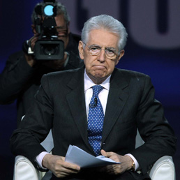 Mario Monti ospite della trasmissione "Matrix" su Canale 5 (Lapresse)