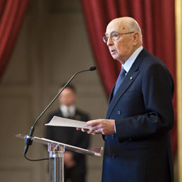 Il presidente della Repubblica Giorgio Napolitano, a Roma, nella sala degli specchi del Quirinale durante le celebrazioni della giornata in memoria dell'eccidio delle foibe