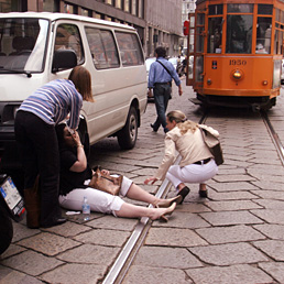 Donne e lavoro, stress in agguato sulla via di casa (Fotogramma)