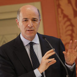 Passera: «La recessione durerà tutto l'anno. C'è un vero e proprio credit crunch» (Ansa)