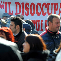 Istat: ad aprile il tasso di disoccupazione sale al 10,2%