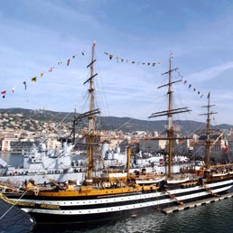 Un militare è morto a bordo dell'Amerigo Vespucci (Olycom)