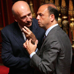 Sandro Bondi con Angelino Alfano (Olycom)