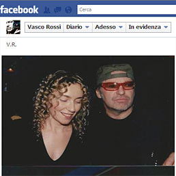 Vasco Rossi annuncia su Facebook: quest'estate sposo Laura