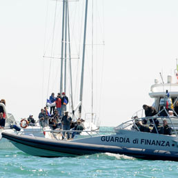 La Gdf controlla i mega yacht durante l'America's Cup: nove lavoratori in nero e molte imbarcazioni al di sopra dei redditi dichiarati