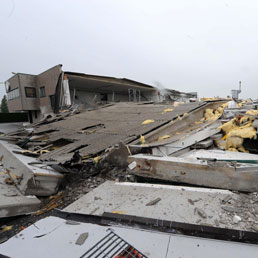 I resti della fabbrica di ceramiche di Sant'Agostino crollata dopo la scossa di terremoto (Ansa)