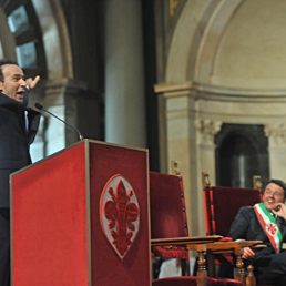 Benigni riceve la cittadinanza onoraria dal sindaco Renzi (Ansa)