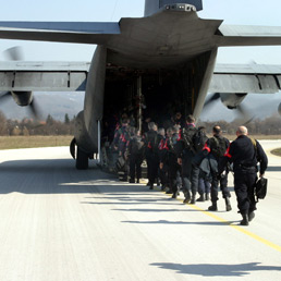 Un'immagine dell'operazione Nato Kfor in Kosovo (Reuters)