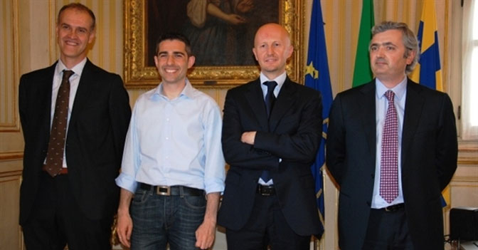 Da sinistra: Gabriele Folli (ass. ambiente e mobilità); Federico Pizzarotti (sindaco); Cristiano Casa (ass. attività produttive, commercio, turismo); Gino Capelli (ass. bilancio e partecipate)